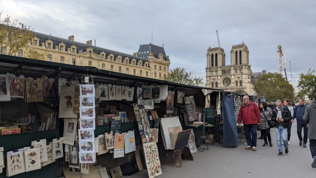 Les bouquinistes obligés de quitter les bords de Seine